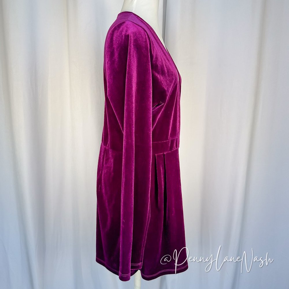 Charlotte Russe Deep V Neck Velvet Romper Purple - Picture 4 of 10